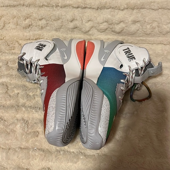 AUTHENTIC Nike Air Deldon Multicolor Basketball Shoes Size 9.5 BE TRUE - Picture 8 of 17